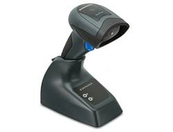 Tragbarer Barcodescanner auf einer Ladestation, isoliert auf weißem Hintergrund dargestellt.