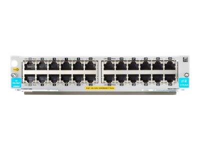 Vorderansicht eines in ein Rack eingebauten Netzwerk-Switches mit 24 Ethernet-Ports und Statusanzeigen auf weißem Hintergrund.