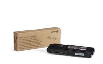 Verpackte Epson WorkForce 605 Tintenpatrone und die daneben auf weißem Hintergrund angezeigte schwarze Patrone.