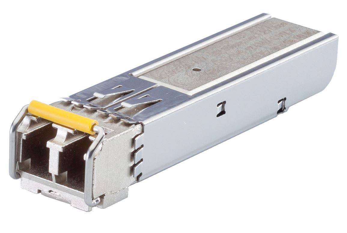 Kleines Metall-SFP-Faseroptik-Transceiver-Modul mit gelbem Ziehreiter und quadratischer Öffnung, dargestellt auf weißem Hintergrund.