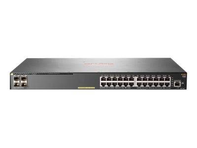 Frontansicht eines in ein Rack eingebauten Netzwerk-Switches mit mehreren Ethernet-Ports und zwei Uplink-Ports auf der linken Seite.