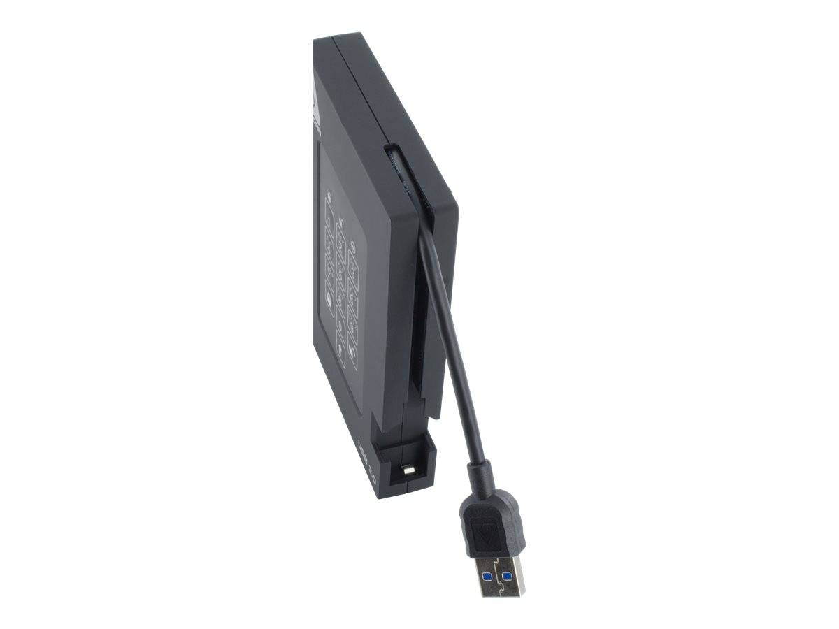 Schwarzes externes Laufwerk oder Adapter mit angeschlossenem USB-Kabel, dargestellt auf weißem Hintergrund.