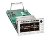 Elektronische Leiterplatte mit einer vorderen Bedienblende, die ein Rack-Mount-Modul oder ein Instrumentierungsgerät auf weißem Hintergrund zeigt