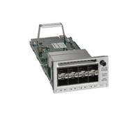 Platinenschaltmodul mit metallischer Frontplatte und vier RJ45-Ethernet-Anschlüssen, wahrscheinlich ein Netzwerk-Switch oder eine Server-Erweiterungskarte.