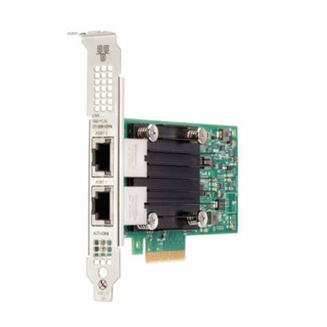 Ethernet-Netzwerkschnittstellenkarte mit zwei RJ45-Anschlüssen und einer Metallhalterung, isoliert auf weißem Hintergrund dargestellt.