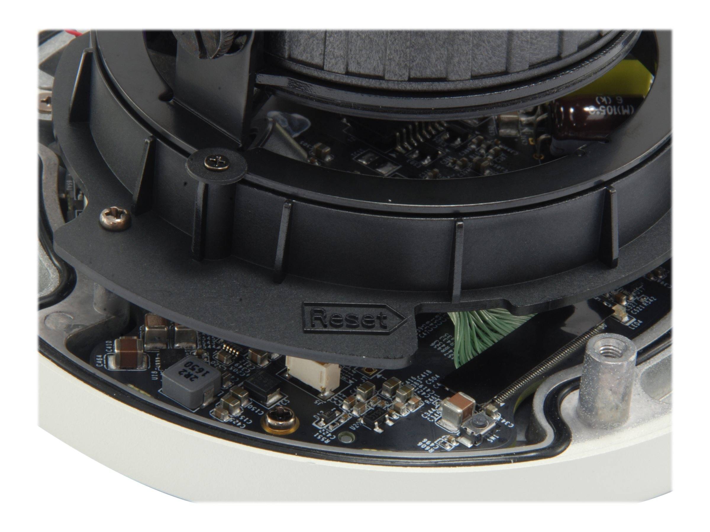Nahaufnahme einer Computerplatine mit einer Lüftereinheit über einer mit "Reset"" beschrifteten Taste und sichtbarer Verkabelung im Inneren eines Geräts.
