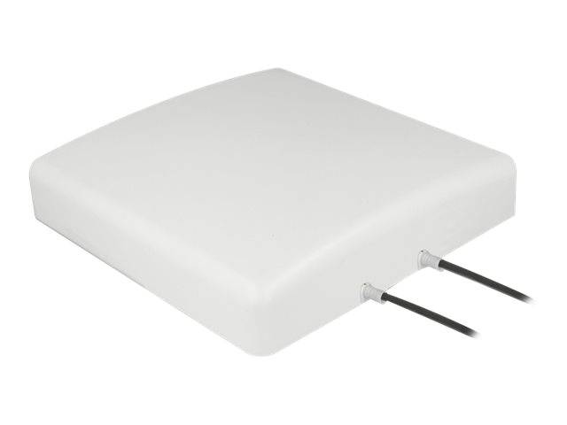 Weißes rechteckiges elektronisches Gerät mit zwei Kabeln, die in eine Seite eingesteckt sind, isoliert auf einfachem Hintergrund dargestellt.