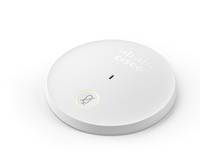 Weiße kreisförmige Cisco Flip Mini-Gerät mit einem kleinen zentralen Schlitz und einem Schaltflächensymbol in der Nähe der unteren linken Ecke.