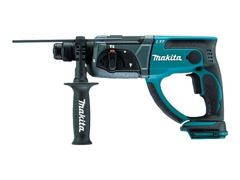 Makita-Akku-Schlagbohrmaschine mit Seitengiff und langem Bohraufsatz auf weißem Hintergrund.