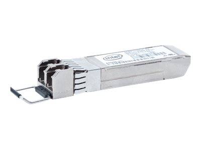 Silbernes Intel-Computerspeichermodul in einem Metall-Wärmeverteiler, gezeigt auf weißem Hintergrund mit einer Zuglasche an einem Ende.