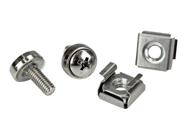 Vier Metallfastener: eine Schraube, eine Kreuzschlitz-Schraube und zwei quadratische Klemmuttern auf weißem Hintergrund.