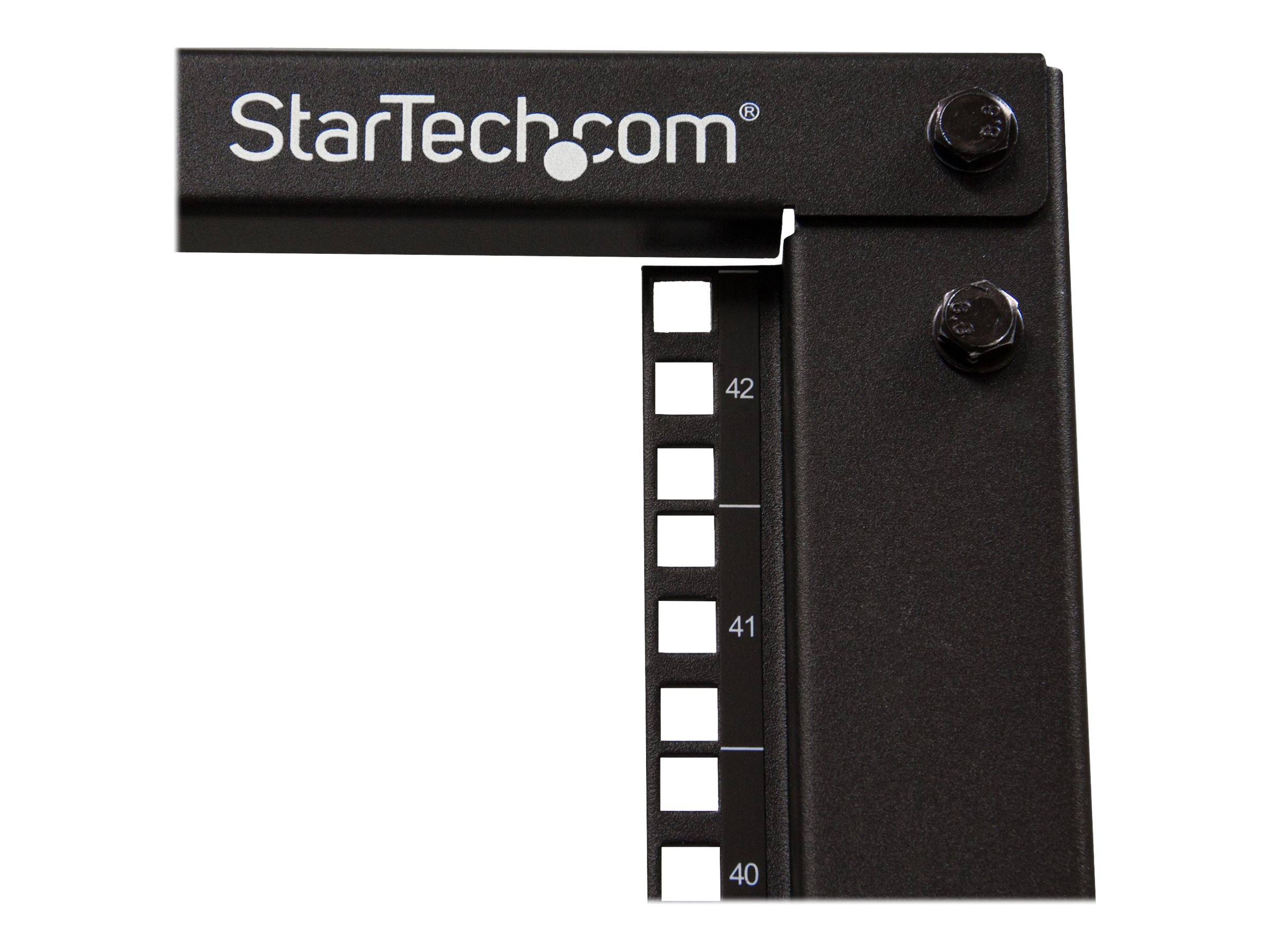 Nahaufnahme einer Rack-Montagehalterung von StarTech.com mit nummerierten Höhenmarkierungen 40 bis 42, zeigt zwei schwarze Montageschrauben.