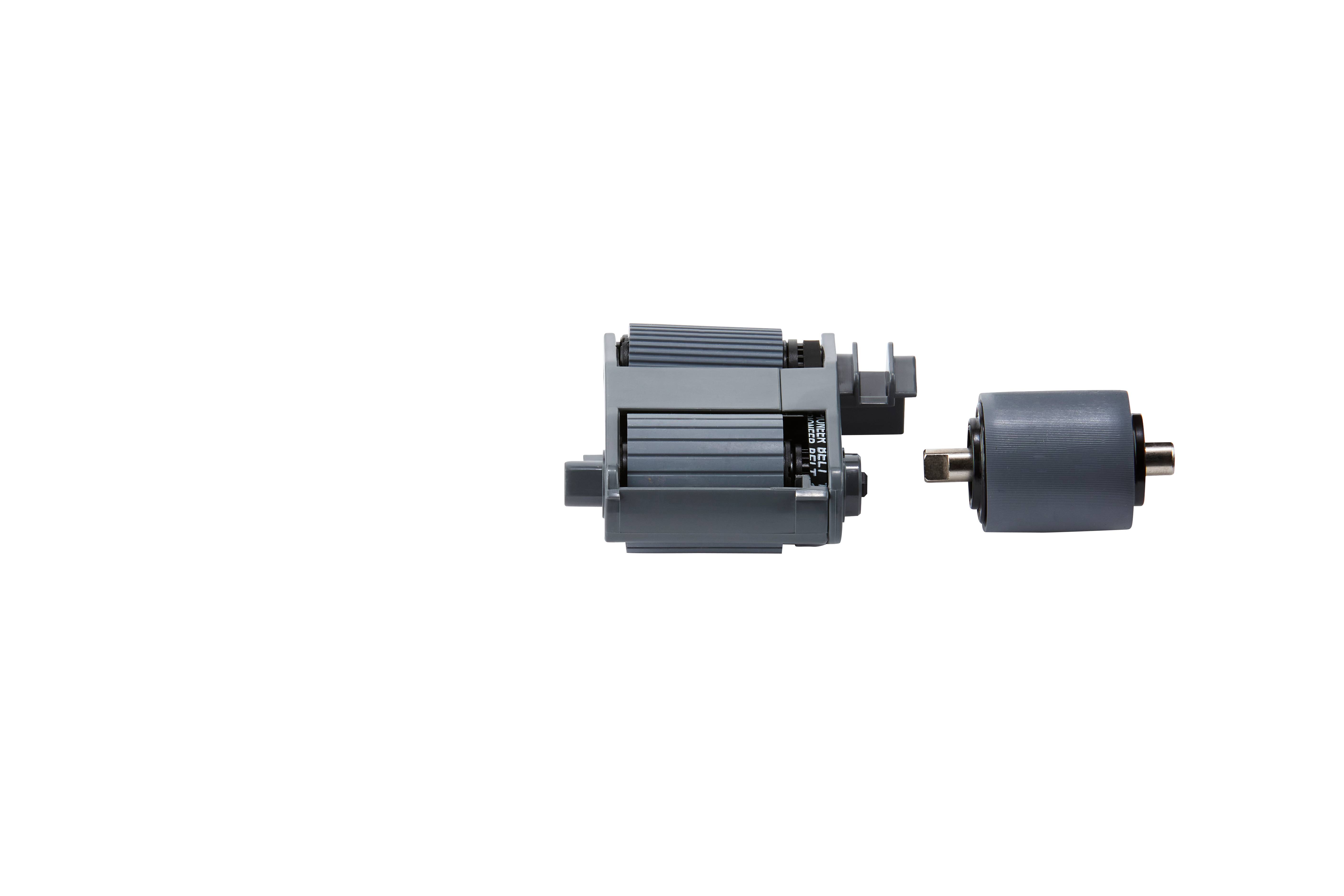 Explosionsdarstellung eines kleinen Elektromotors mit dem von dem Stator separierten Rotor auf schwarzem Hintergrund.