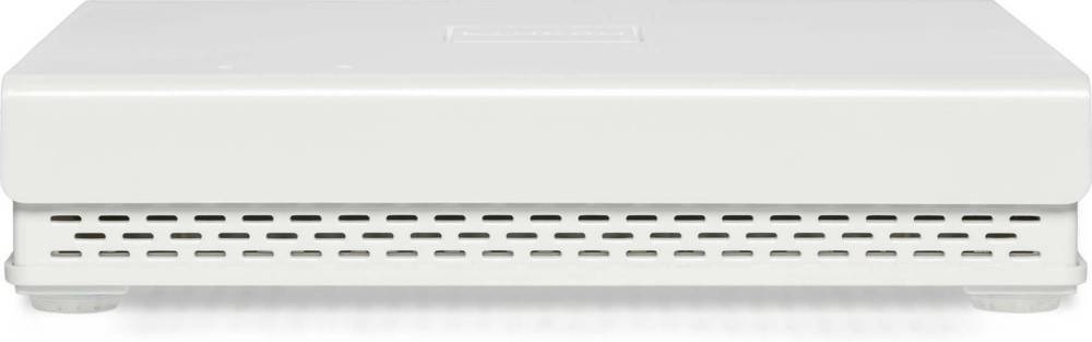 Ein weißes rechteckiges Gerät mit gelochter Vorderseite, möglicherweise eine elektronische oder Netzwerkkomponente, vor einem einfarbigen Hintergrund.