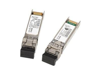 Zwei kleine optische Transceiver-Module mit schwarzen Staubkappen, dargestellt auf weißem Hintergrund.