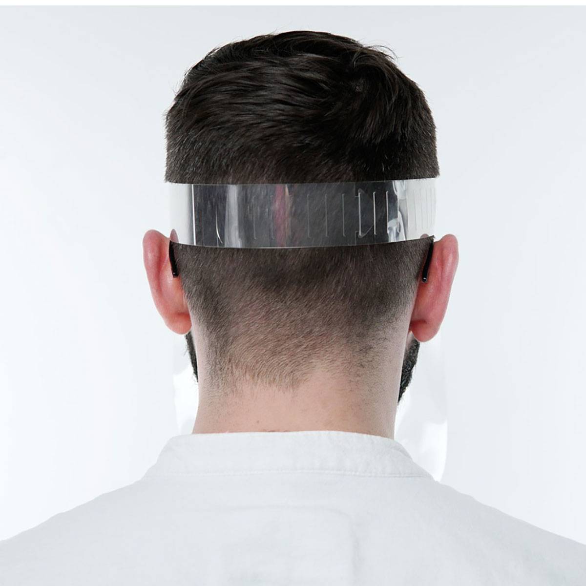 Gesichtsschutz mit Vorteil, hier wird neben dem Mund und der Nase auch die Augenpartie bzw. das ganze Gesicht geschützt