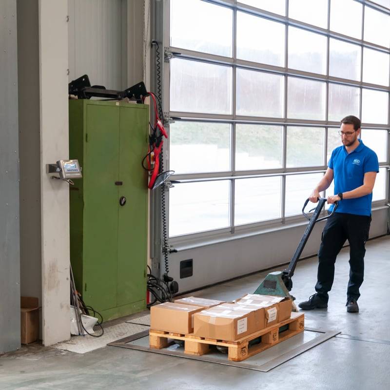 PCE Instruments Bodenwaage PCE-RS 2000 bis 2000 kg |Auflösung 0,5 kg |eichfähig |netzbetrieben |Stückzählung