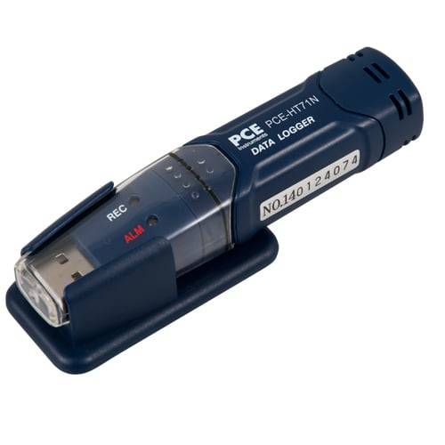 PCE-HT71N Datenlogger in einem dunkelblauen Gehäuse, verwendet zur Aufzeichnung von Umweltdaten mit sichtbaren Anzeigelichtern und Seriennummer.