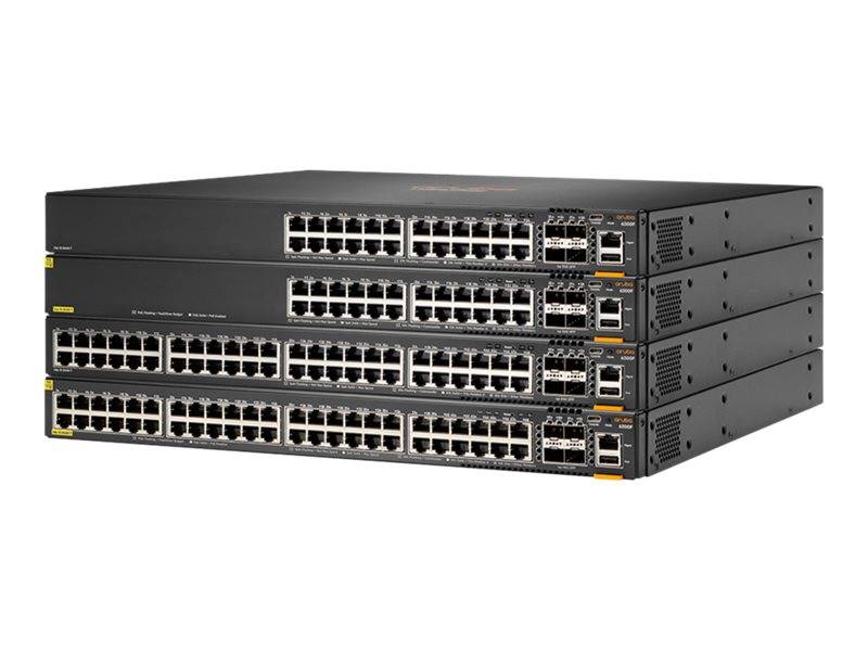 Stapel von vier schwarzen, in Racks montierten Ethernet-Netzwerk-Switches mit vielen nach vorne gerichteten Anschlüssen und Statusleuchten auf weißem Hintergrund.