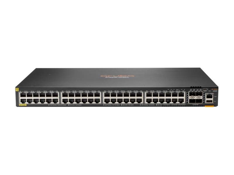 Vorderansicht eines Rack-Netzwerkschalters mit vielen Ethernet-Anschlüssen und Status-LEDs auf weißem Hintergrund.