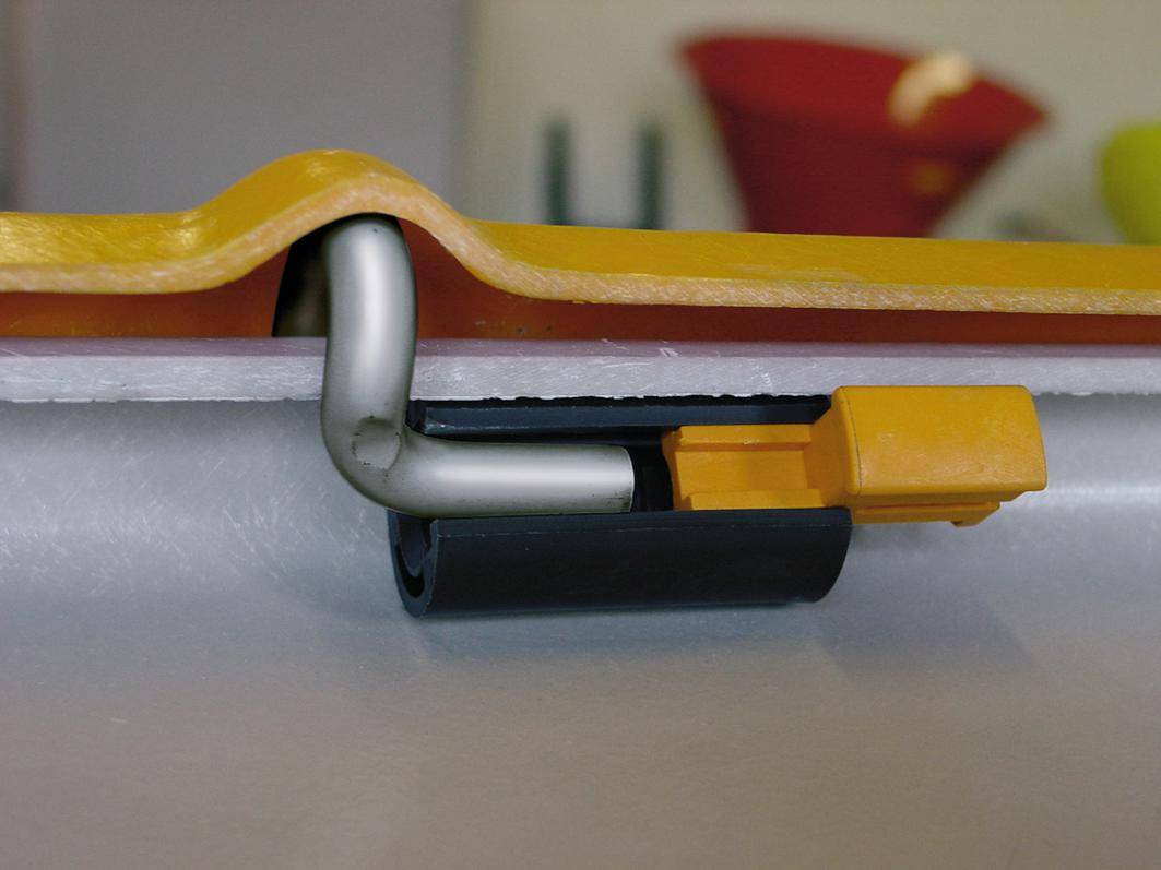 Streugutbehälter,1500l,HxLxB 1040x1840x1430mm,GFK,grün,Deckel orange