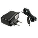 Schwarzer Stromadapter mit zwei Kontakten und angeschlossenem Kabel mit Hohlstecker.
