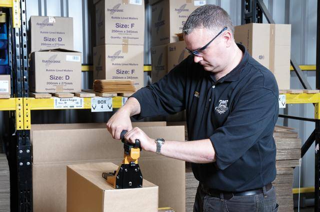 Kartondeckelhefter, m. HANDH. f. Kklammer 16-19mm