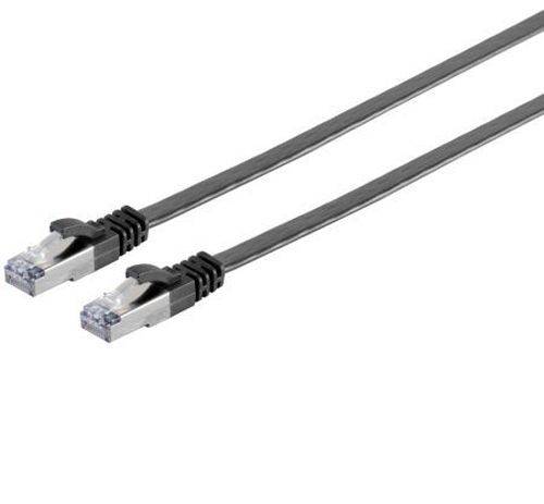 Zwei schwarze Ethernet-Netzwerkkabel mit RJ45-Steckern auf weißem Hintergrund.