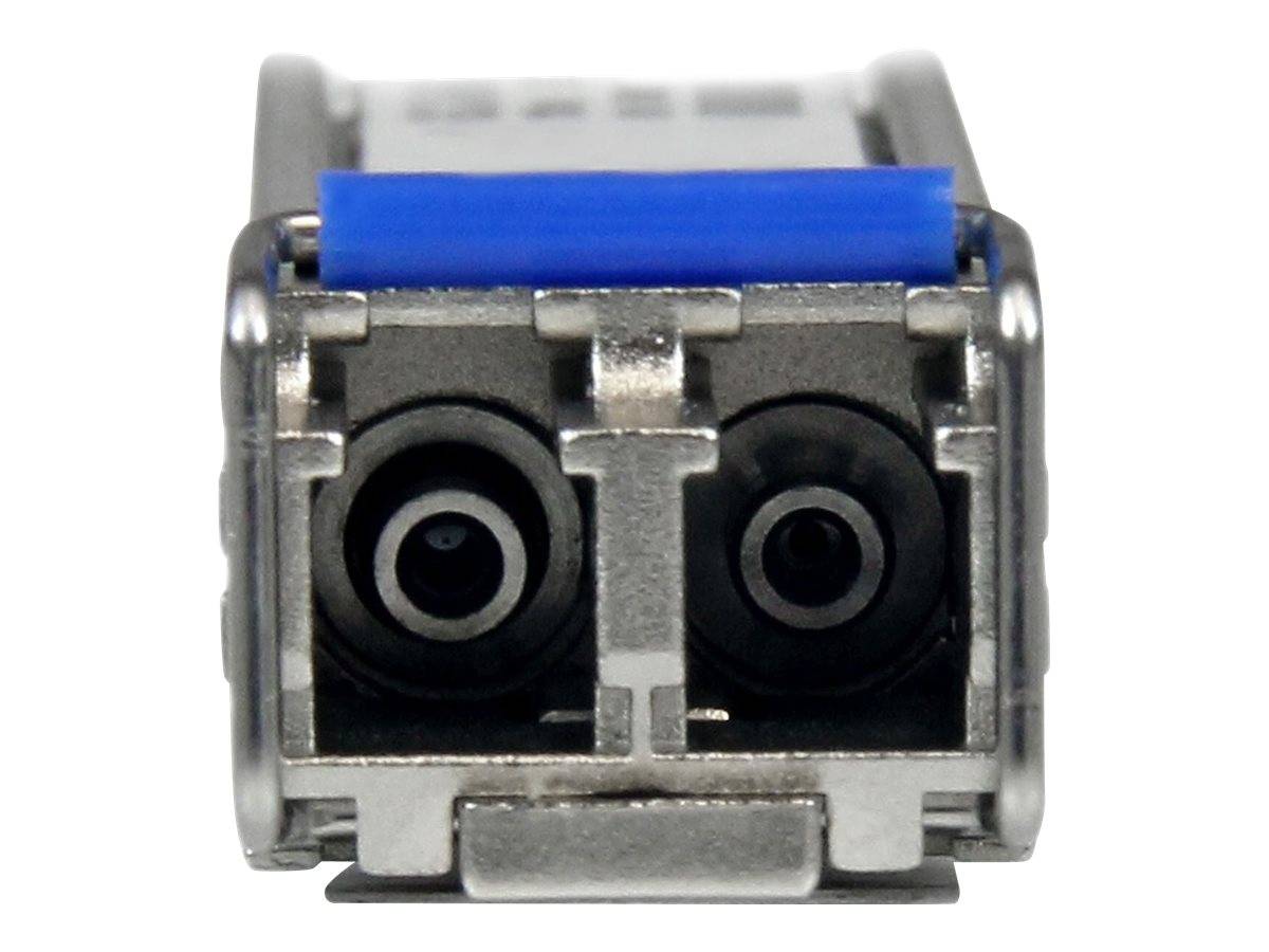 Nahaufnahme eines blau-metallischen Glasfaser-Steckers mit zwei kreisförmigen Anschlüssen, frontal auf weißem Hintergrund abgebildet.
