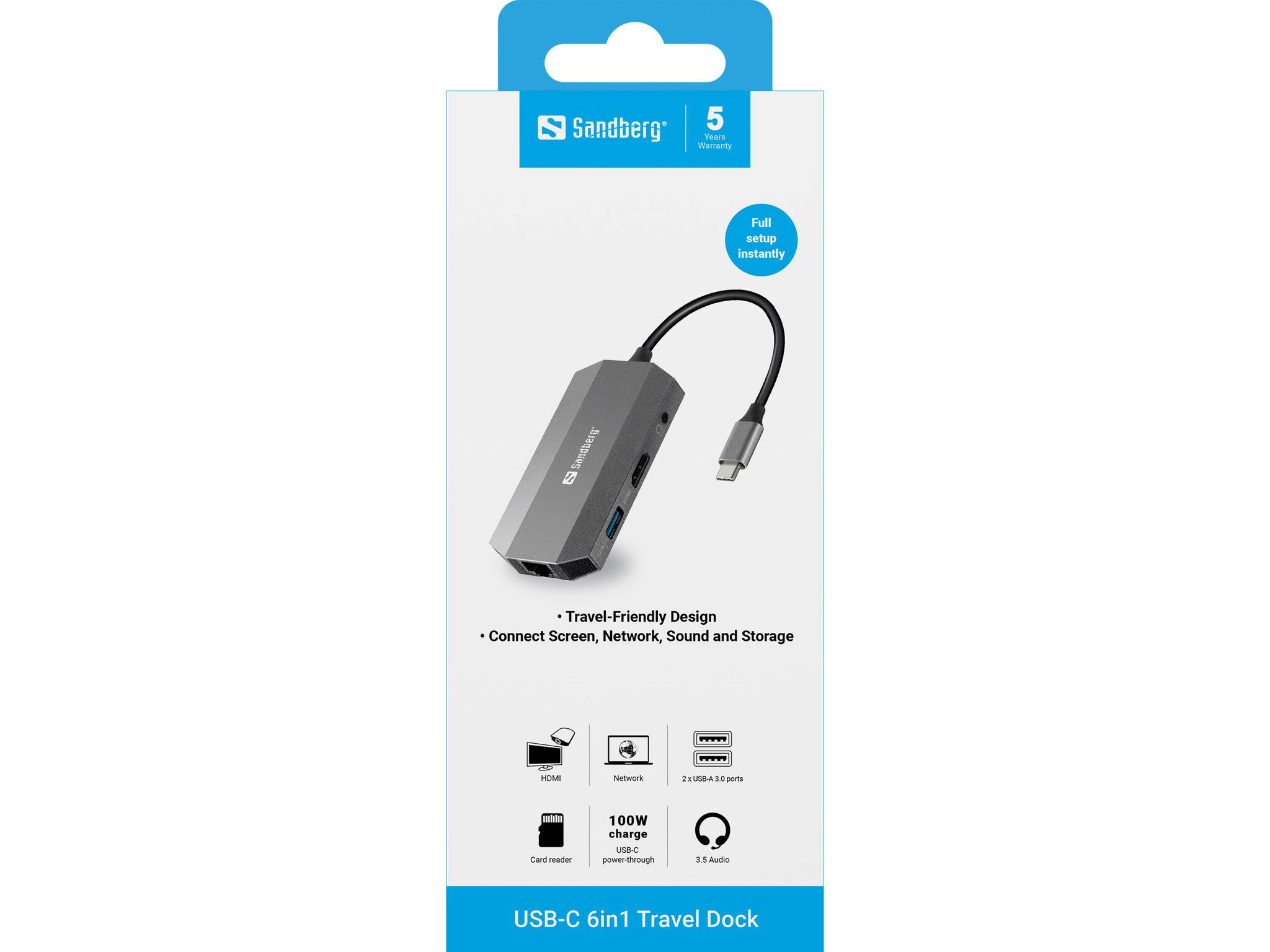Verpackung für Sandberg USB-C 6-in-1 Travel Dock, zeigt das Dock mit angeschlossenem Kabel und Symbolen für Bildschirm, Netzwerk, Sound, Speicher, Laden und Kopfhörer.