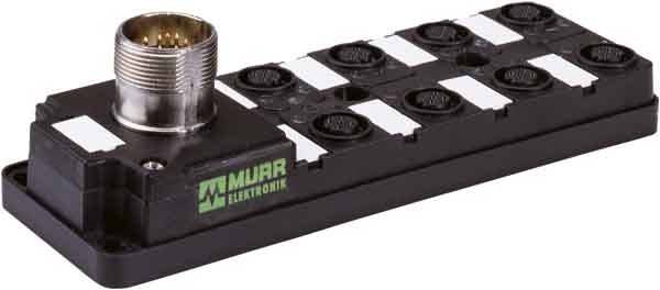 Eine schwarze rechteckige elektronische Komponente mit mehreren Buchsen, die mit 'MURR ELEKTRONIK' beschriftet ist und einen Metallstecker an der Seite aufweist.