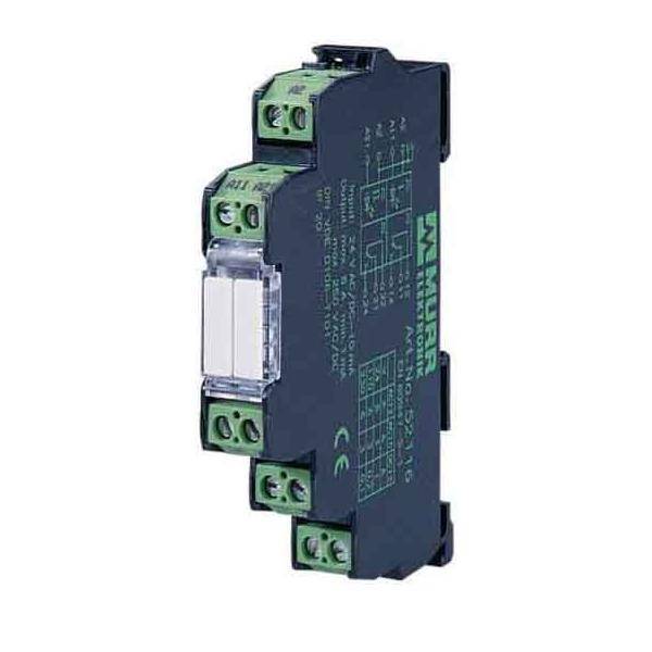 Eine schwarze und grüne elektronische Komponente mit mehreren grünen Schraubklemmen, die häufig zum Anschluss von Leitungen in elektrischen Installationen verwendet wird.