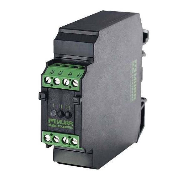 Eine schwarze und grüne elektronische Komponente von Murr Elektronik mit Anschlüssen und Anzeigen an der Vorderseite, die zur Steuerung oder Überwachung von Geräten verwendet wird.