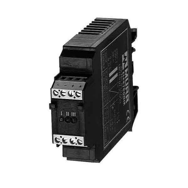 Ein schwarzer elektrischer Relais mit Eingabe- und Ausgangsklemmen, der für industrielle oder kommerzielle elektrische Systeme in einem Schutzgehäuse entwickelt wurde.