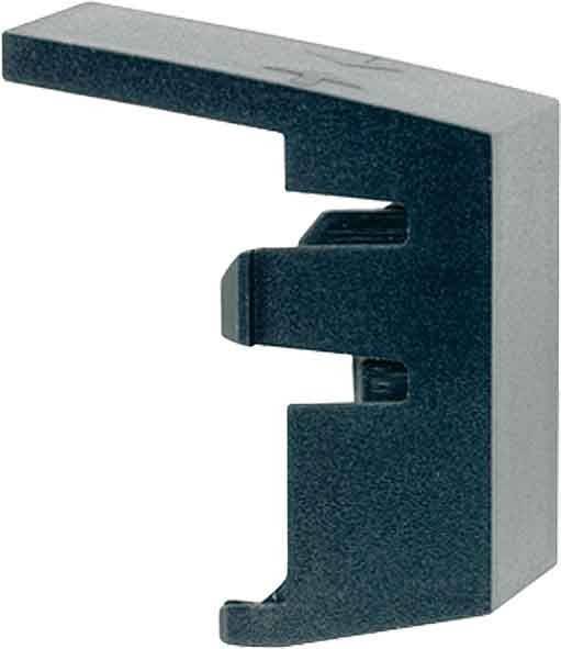 Eine schwarze Metalleckhalterung mit einem 90-Grad-Winkel und geschlitzten Öffnungen ist zu sehen, die zum Verbinden oder Abstützen von Strukturen verwendet wird.