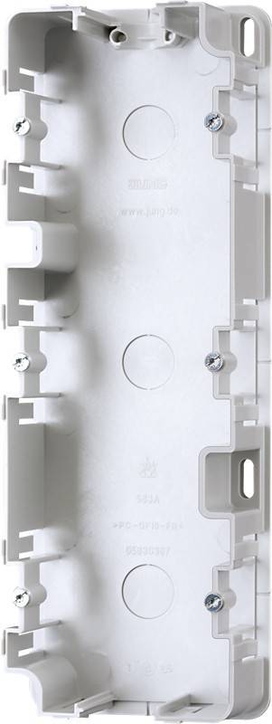 Weiße Kunststoff-Montagehalterung mit kreisförmiger Aussparung und vier Schrauben, vorgesehen für elektrische oder Netzwerkinstallation an einer Wand.