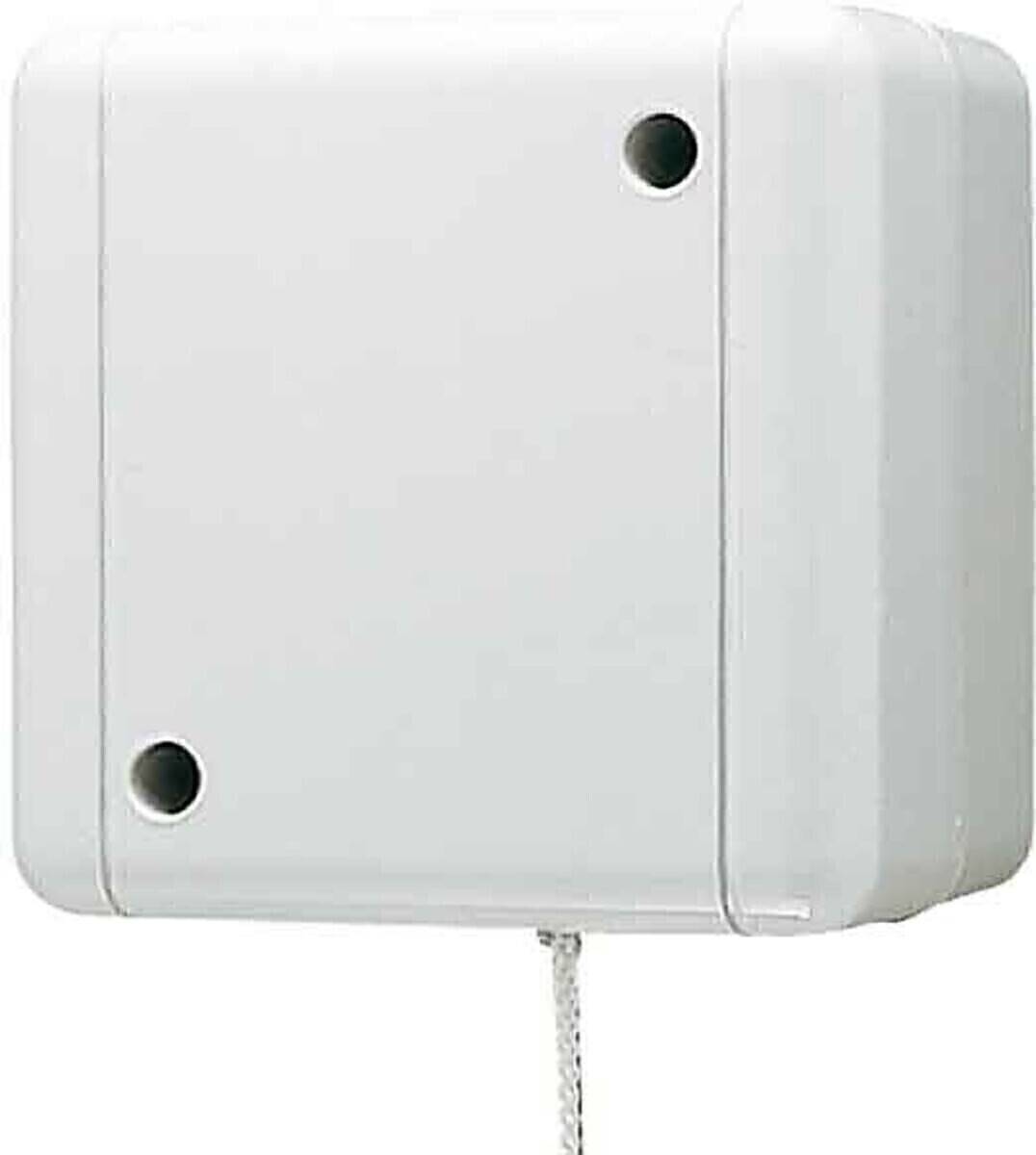 Ein weißer Kunststoff-Zugschalter mit zwei sichtbaren Befestigungslöchern und einer herabhängenden Schnur, möglicherweise zum Betrieb eines Badezimmerlüfters oder einer Lampe.