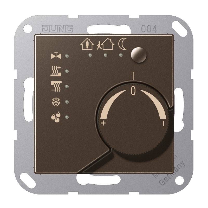 Braunes Jung Thermostat-Bedienfeld mit großem Drehregler und Betriebssymbolen für Heizung, Kühlung und Nachteinstellungen auf einer Wandhalterung.