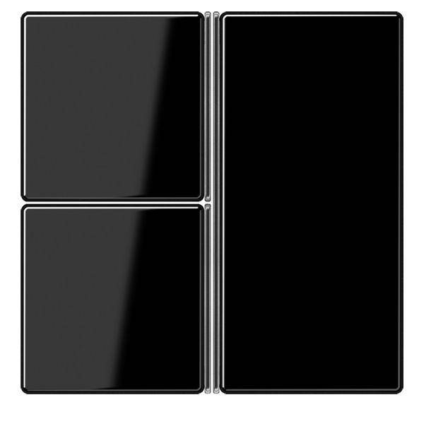 Ein modulares schwarzes Wandpaneel-System mit drei Abschnitten; ein großes rechteckiges Panel auf der rechten Seite und zwei quadratische Panels, die links übereinander gestapelt sind.