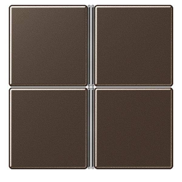 Eine Nahaufnahme einer Schokoladentafel mit vier glatten, quadratischen Stücken, die durch deutliche Linien voneinander getrennt sind. Die Schokolade hat einen glänzenden Finish.