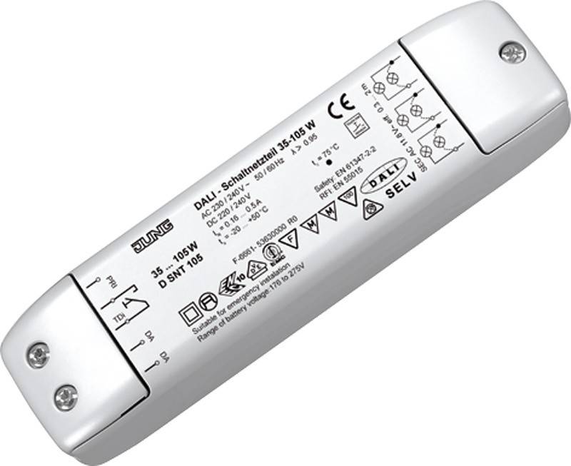 Elektronisches Gerät mit Spezifikationen: '35 - 105W, AC: 110-240V, DC: 12V'. Etiketten zeigen Sicherheitszertifizierungen und Polaritätsdetails an.