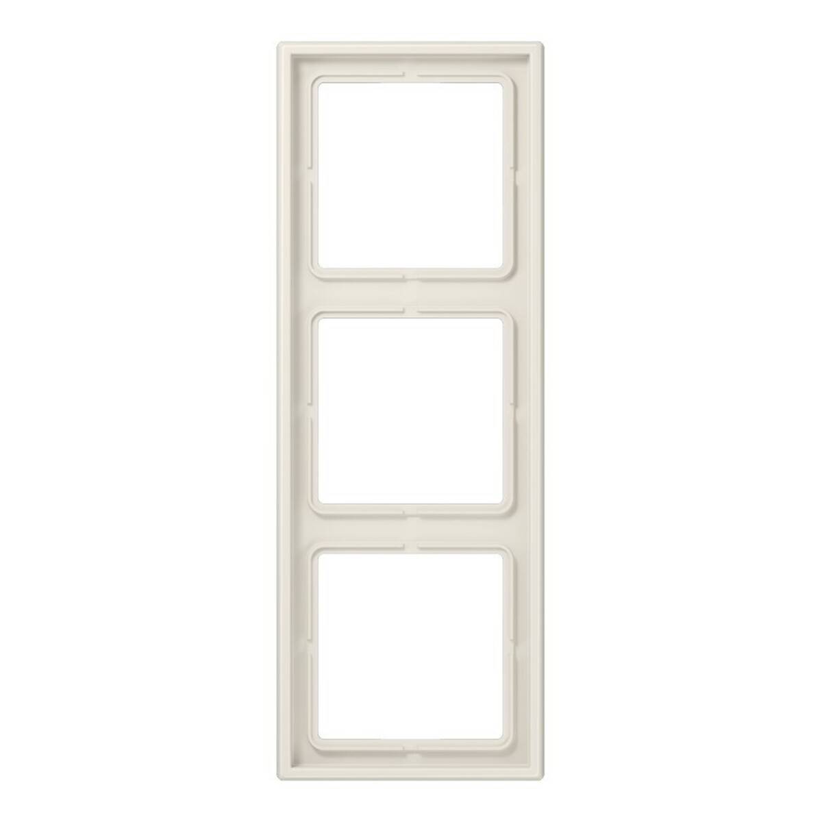 Beige vertikale Dreifach-Wandplatte mit drei quadratischen Öffnungen für Schalter oder Steckdosen auf weißem Hintergrund.