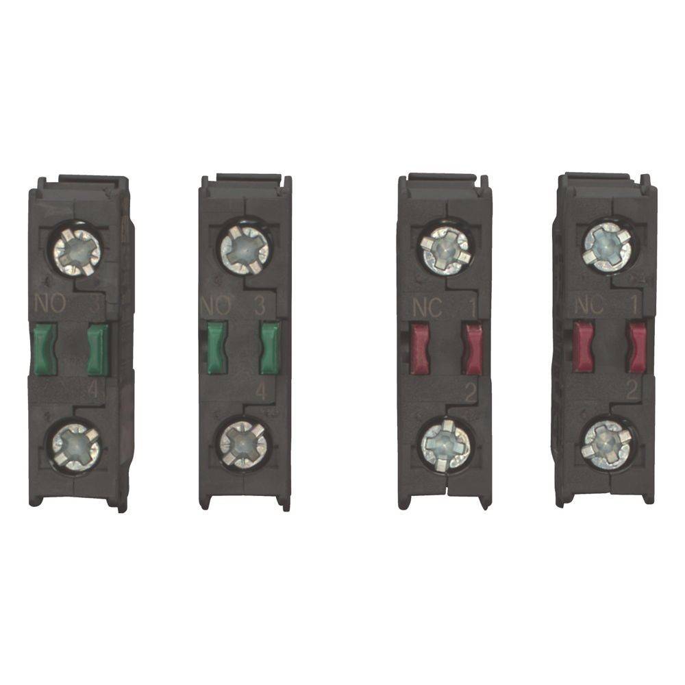 Vier elektrische Schaltkomponenten in einer Reihe, jede mit einem kreisförmigen Metallkontakt und beschriftet mit NO oder NC für normalerweise offen oder normalerweise geschlossen.
