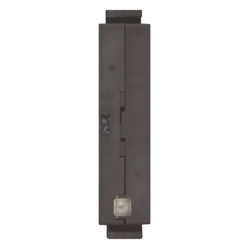 Eine schwarze, rechteckige elektronische Komponente wird von oben gezeigt, wobei ihr Design und ihre Struktur hervorgehoben werden.