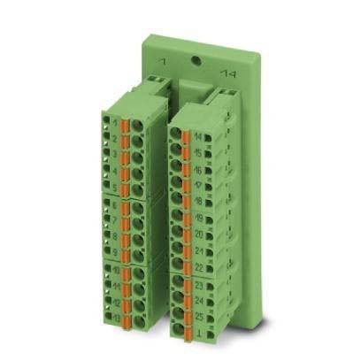 Ein grüner Klemmenblock mit nummerierten Anschlüssen, der in elektrischen Installationen zur Organisation von Verkabelungen und zur Gewährleistung eines effizienten Schaltungsmanagements verwendet wird.