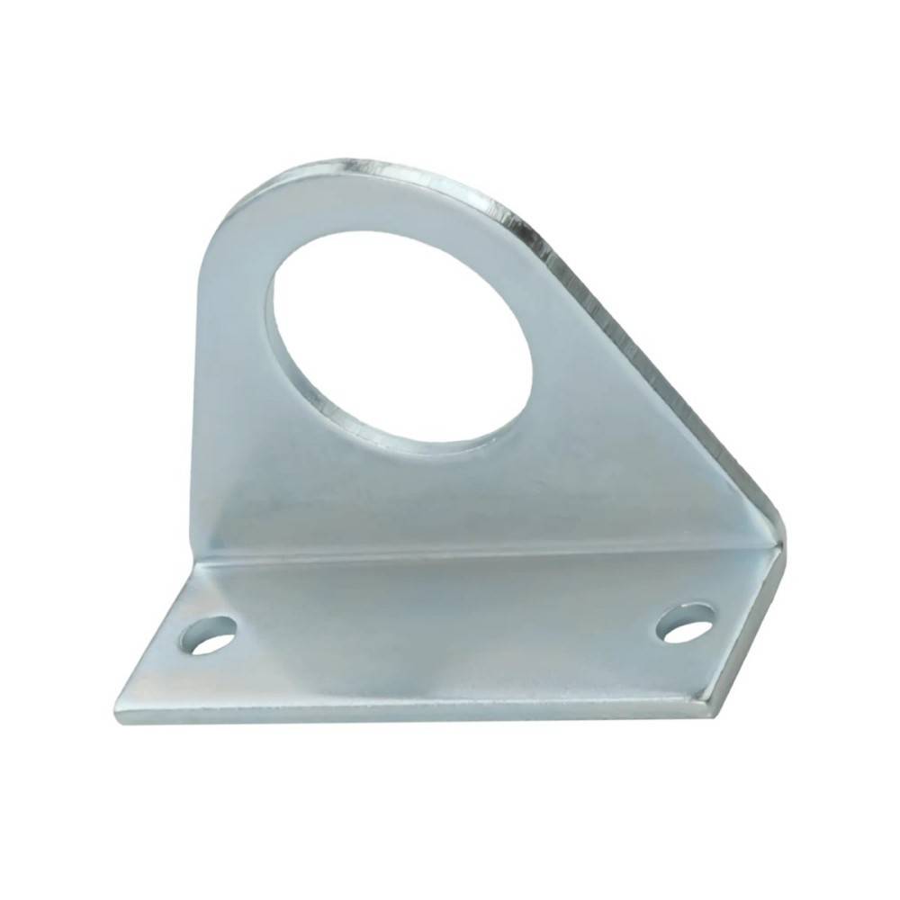 Metallhalterung mit dreieckiger Grundfläche, zwei Befestigungslöchern und einer kreisförmigen Öffnung an der Oberseite. Wird zum Fixieren von Objekten verwendet.