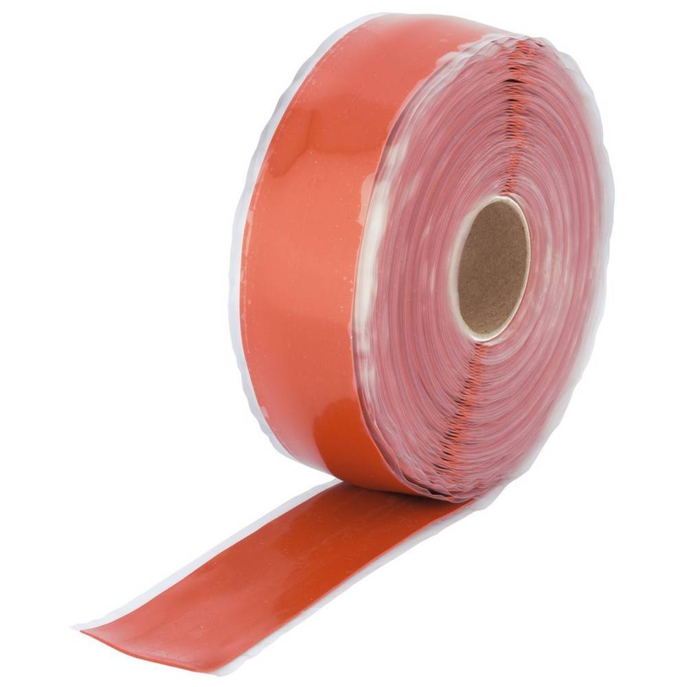 Eine Rolle rotes selbstverschmelzendes Silikonband mit glatter Oberfläche, teilweise abgerollt, zeigt sein flexibles, dehnbares Material.