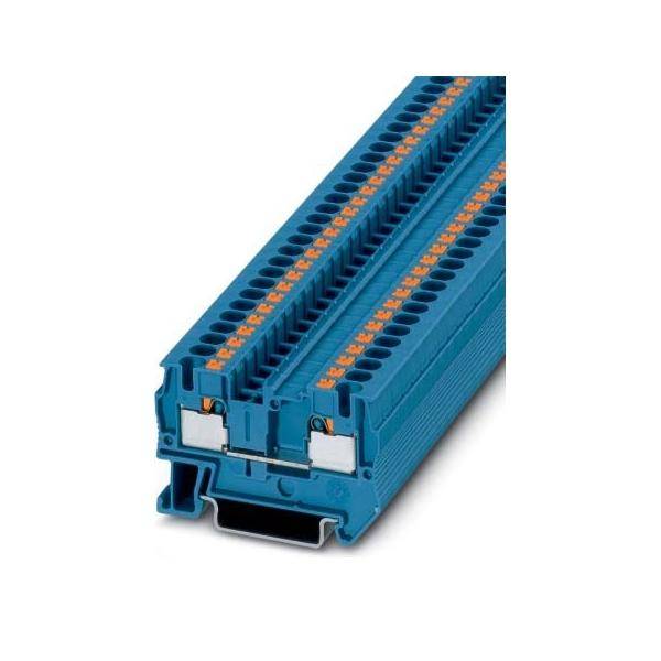 Ein blauer Klemmenblock mit mehreren Anschlusspunkten für elektrische Verkabelung.