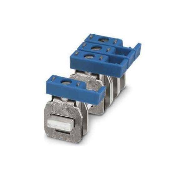 Eine Nahaufnahme eines blauen und silbernen industriellen elektrischen Anschlusses mit rechteckiger Form, der drei Anschlüsse aufweist.