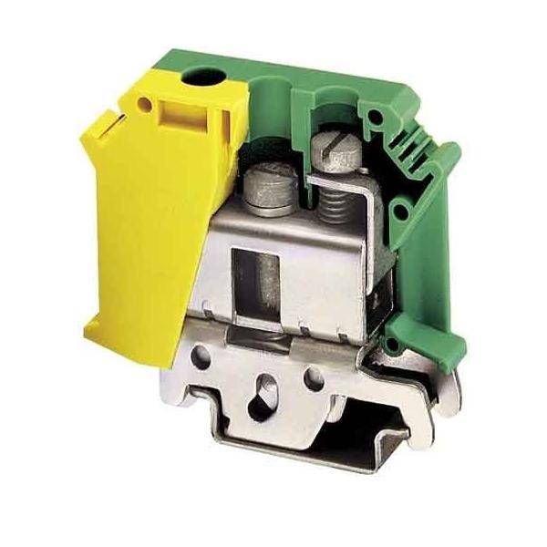 Grüner und gelber Klemmenblock für Elektrik auf einer Metallschiene, verwendet zum Befestigen und Verbinden von elektrischen Leitungen.